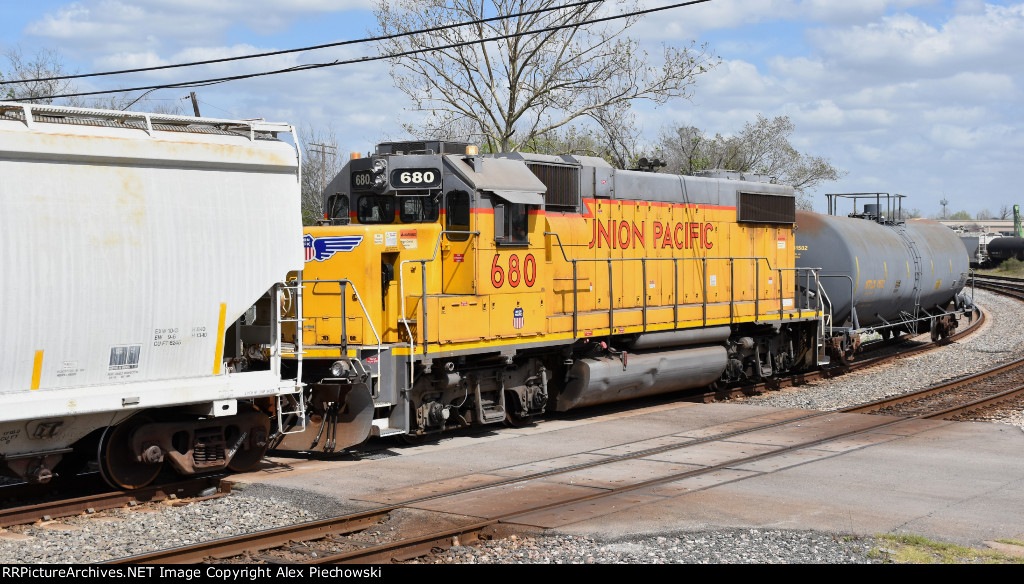 UP 680